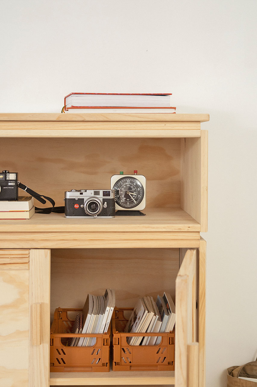 Imagen de ambiente 2 para:Armario pequeño para el recibidor de madera de pino
